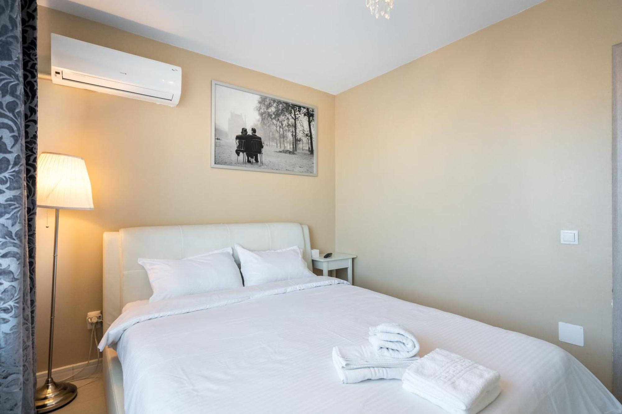 Magnificent Location With Iconic Scenery - Sala Palatului 부쿠레슈티 외부 사진
