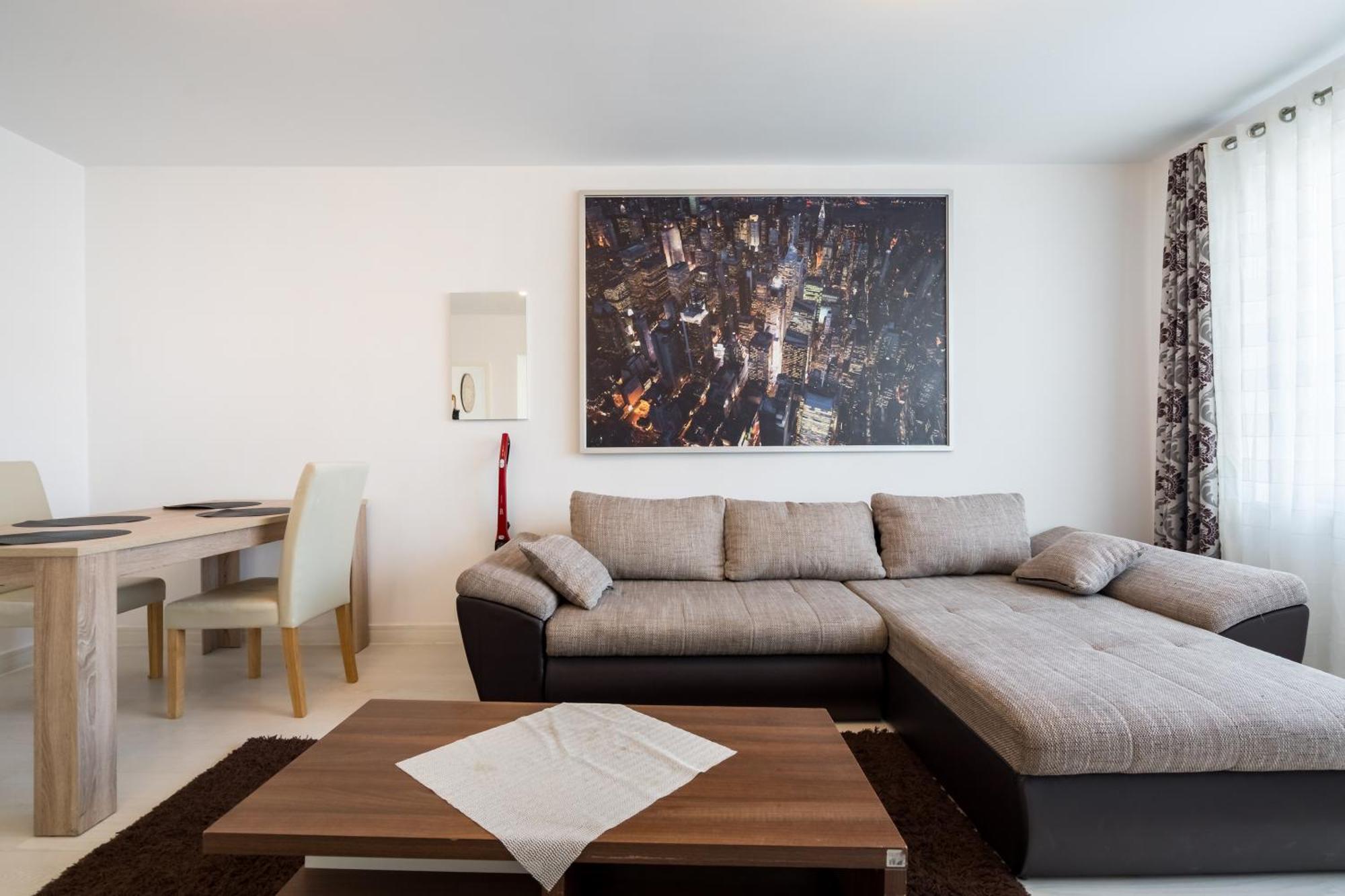Magnificent Location With Iconic Scenery - Sala Palatului 부쿠레슈티 외부 사진