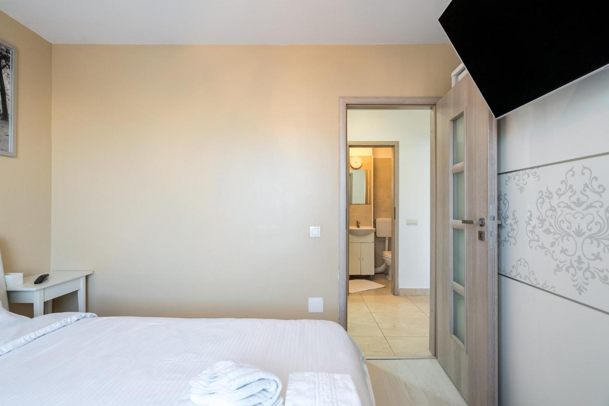 Magnificent Location With Iconic Scenery - Sala Palatului 부쿠레슈티 외부 사진